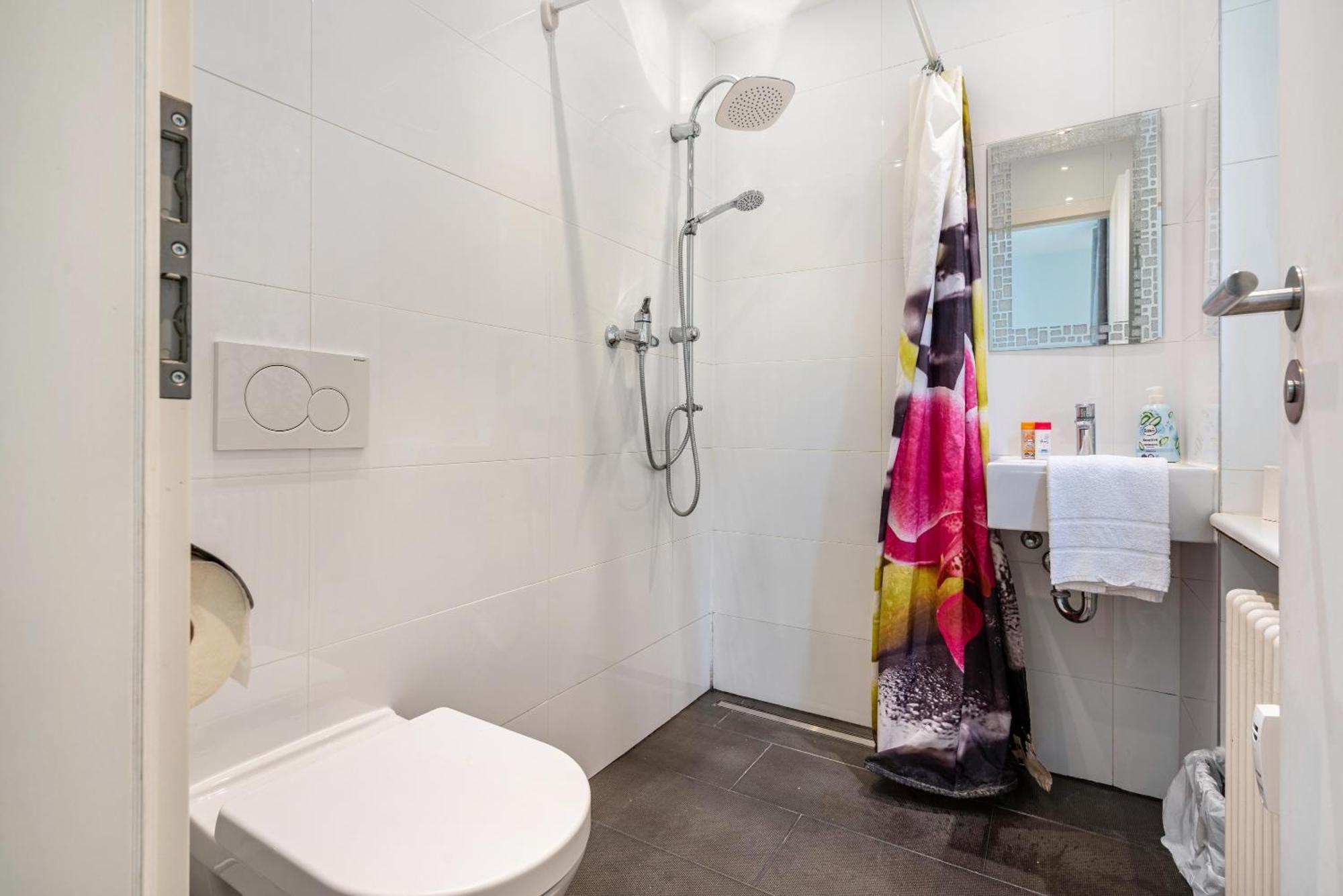 Aldars 10 Apartment