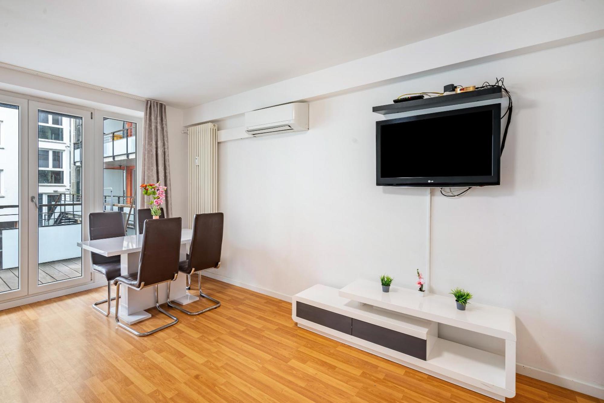 Aldars 10 Apartment